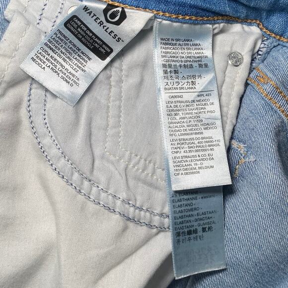 Light Wash Distressed Flare Levi's - Stretch Fabric - Picture 10 of 11